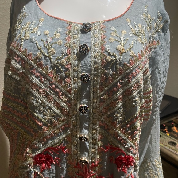 Pakistani branded dress - Picture 4 of 16